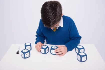MAGNETNE GUMIRANE KOCKE PIŠI-BRIŠI (set 6 kosov)